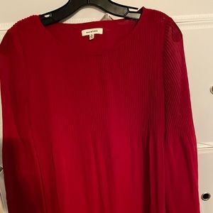 🔺Deep red 🔺(crimson) blouse w/bell sleeves